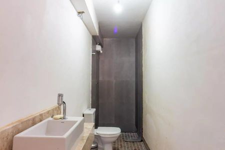 Banheiro de casa à venda com 3 quartos, 250m² em Baronesa, Osasco