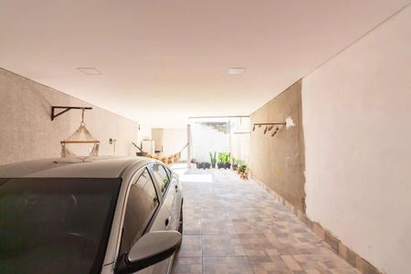 Garagem de casa à venda com 3 quartos, 250m² em Baronesa, Osasco