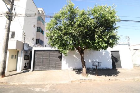 Casa para alugar com 45m², 2 quartos e 1 vagaFachada