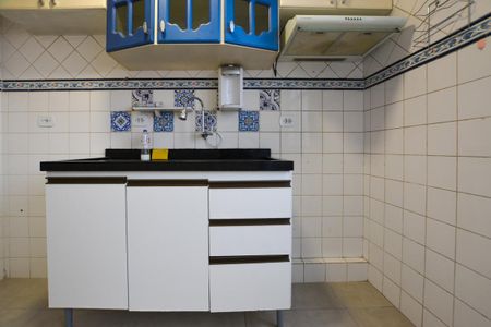 COZINHA de apartamento para alugar com 2 quartos, 40m² em Parque Ipe, São Paulo