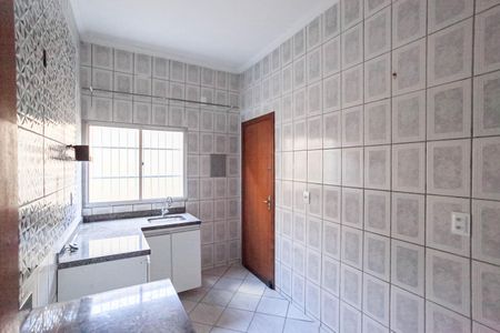Cozinha de apartamento à venda com 2 quartos, 55m² em Santa Terezinha, Belo Horizonte