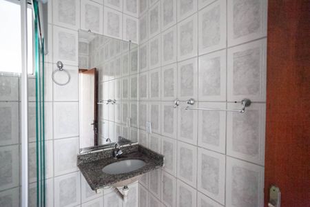 Banheiro social  de apartamento à venda com 2 quartos, 55m² em Santa Terezinha, Belo Horizonte