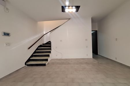Casa para alugar com 147m², 3 quartos e 2 vagas Casa para alugar com 147m², 3 quartos e 2 vagasSala