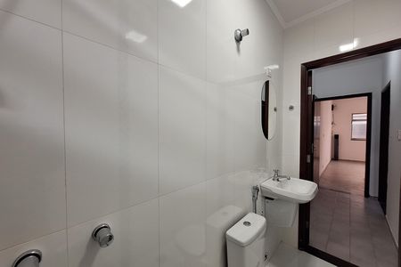 Casa para alugar com 147m², 3 quartos e 2 vagas Casa para alugar com 147m², 3 quartos e 2 vagasBanheiro Corredor