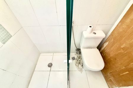 Banheiro  de apartamento à venda com 2 quartos, 54m² em Conjunto Habitacional Padre Manoel de Paiva, São Paulo