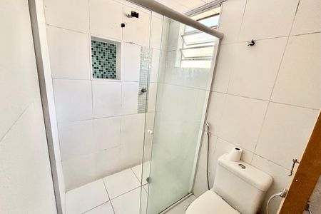 Banheiro  de apartamento à venda com 2 quartos, 54m² em Conjunto Habitacional Padre Manoel de Paiva, São Paulo