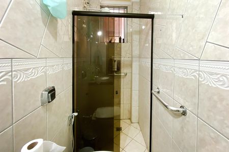 Banheiro de apartamento à venda com 2 quartos, 83m² em União, Belo Horizonte