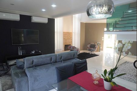 Sala de TV de casa de condomínio à venda com 3 quartos, 490m² em Tarumã, Barueri
