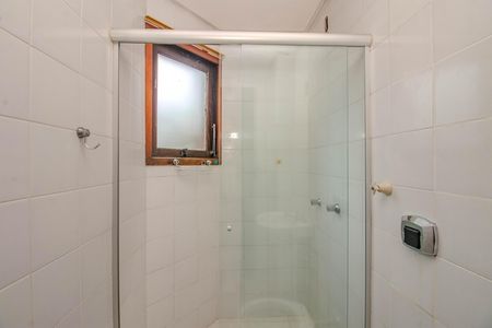 Banheiro Social de apartamento para alugar com 3 quartos, 100m² em Jardim Itu, Porto Alegre
