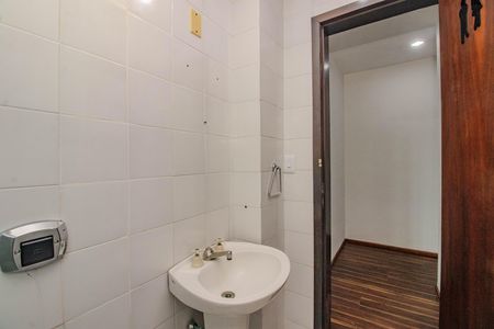Banheiro Social de apartamento para alugar com 3 quartos, 100m² em Jardim Itu, Porto Alegre