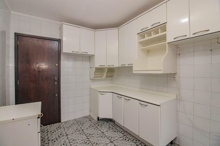 Cozinha e Área de Serviço de apartamento para alugar com 3 quartos, 100m² em Jardim Itu, Porto Alegre