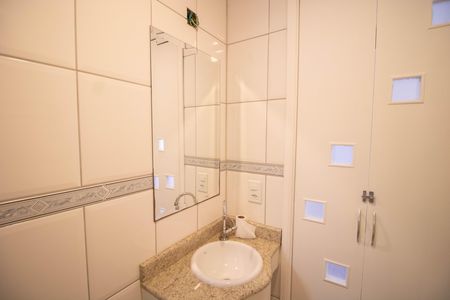 Apartamento para alugar com 73m², 3 quartos e 2 vagas Apartamento para alugar com 73m², 3 quartos e 2 vagasBANHEIRO