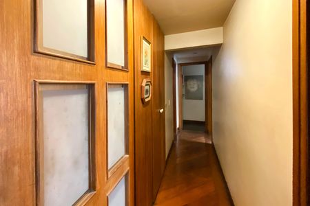 Apartamento à venda com 189m², 4 quartos e 2 vagas Apartamento à venda com 189m², 4 quartos e 2 vagasCorredor