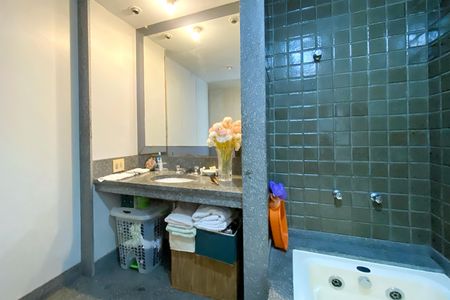 Apartamento à venda com 189m², 4 quartos e 2 vagas Apartamento à venda com 189m², 4 quartos e 2 vagasBanheiro da Suíte