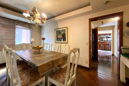 Apartamento à venda com 189m², 4 quartos e 2 vagas Apartamento à venda com 189m², 4 quartos e 2 vagasSala de Jantar