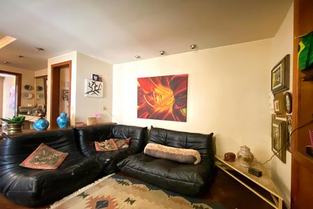 Apartamento à venda com 189m², 4 quartos e 2 vagas Apartamento à venda com 189m², 4 quartos e 2 vagasSala de Estar