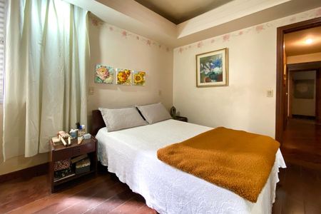 Apartamento à venda com 189m², 4 quartos e 2 vagas Apartamento à venda com 189m², 4 quartos e 2 vagasSuite