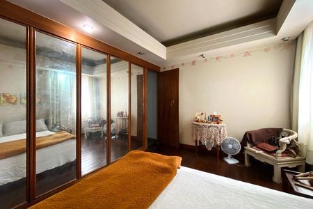 Apartamento à venda com 189m², 4 quartos e 2 vagas Apartamento à venda com 189m², 4 quartos e 2 vagasSuite