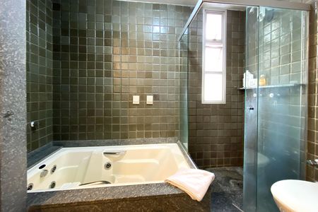 Apartamento à venda com 189m², 4 quartos e 2 vagas Apartamento à venda com 189m², 4 quartos e 2 vagasBanheiro da Suíte