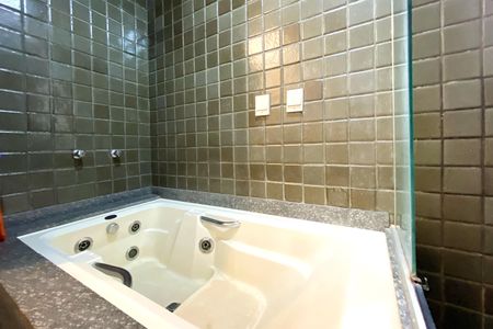 Apartamento à venda com 189m², 4 quartos e 2 vagas Apartamento à venda com 189m², 4 quartos e 2 vagasBanheiro da Suíte