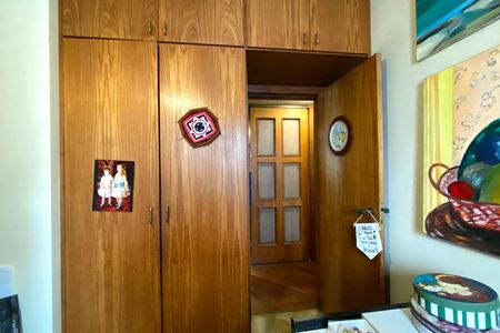 Apartamento à venda com 189m², 4 quartos e 2 vagas Apartamento à venda com 189m², 4 quartos e 2 vagasQuarto 2