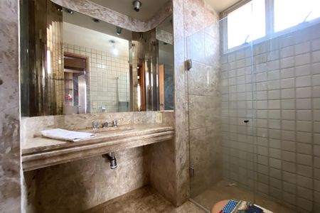 Apartamento à venda com 189m², 4 quartos e 2 vagas Apartamento à venda com 189m², 4 quartos e 2 vagasBanheiro