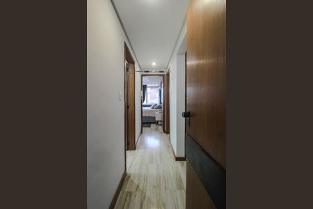 Corredor de apartamento à venda com 3 quartos, 98m² em Centro Histórico, Porto Alegre