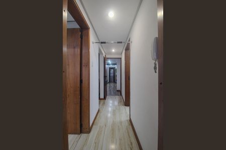 Corredor de apartamento à venda com 3 quartos, 98m² em Centro Histórico, Porto Alegre