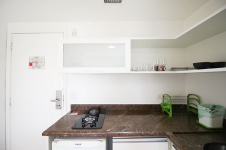 Cozinha de apartamento para alugar com 1 quarto, 32m² em Itaim Bibi, São Paulo