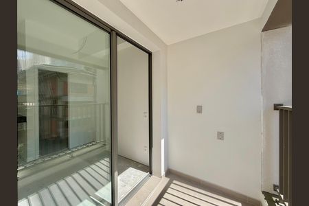 Studio à venda com 26m², 1 quarto e sem vaga Studio à venda com 26m², 1 quarto e sem vagaSacada