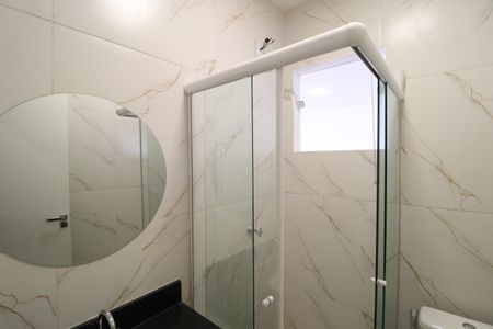 Banheiro do Quarto 1 de casa de condomínio para alugar com 3 quartos, 135m² em Aclimação, Uberlândia