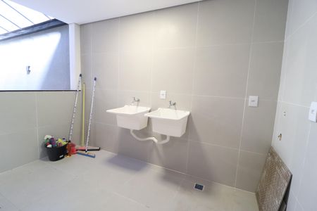 Casa de condomínio para alugar com 135m², 3 quartos e 3 vagasVaranda - Cozinha