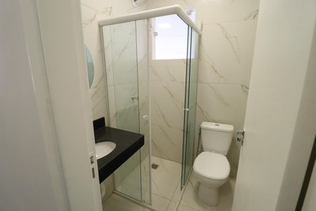 Casa de condomínio para alugar com 135m², 3 quartos e 3 vagasBanheiro do Quarto 1
