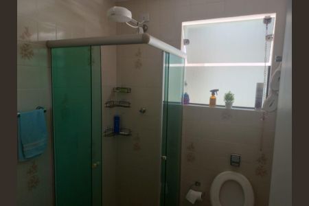 Banheiro de apartamento para alugar com 2 quartos, 56m² em Vila Alzira, Guarujá