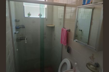 Banheiro de apartamento para alugar com 2 quartos, 56m² em Vila Alzira, Guarujá