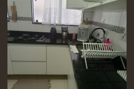 Cozinha de apartamento para alugar com 2 quartos, 56m² em Vila Alzira, Guarujá