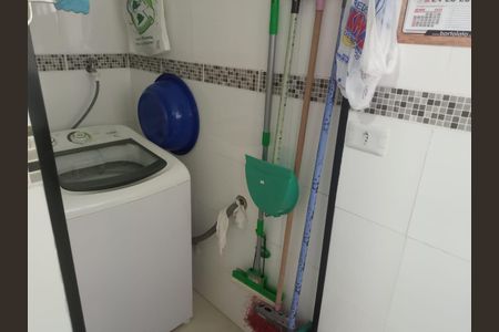 Área de serviço de apartamento para alugar com 2 quartos, 56m² em Vila Alzira, Guarujá