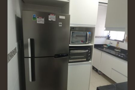 Cozinha de apartamento para alugar com 2 quartos, 56m² em Vila Alzira, Guarujá