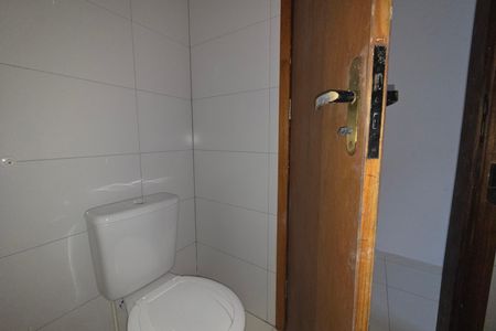 Casa de condomínio para alugar com 70m², 2 quartos e 1 vaga Casa de condomínio para alugar com 70m², 2 quartos e 1 vagaBanheiro