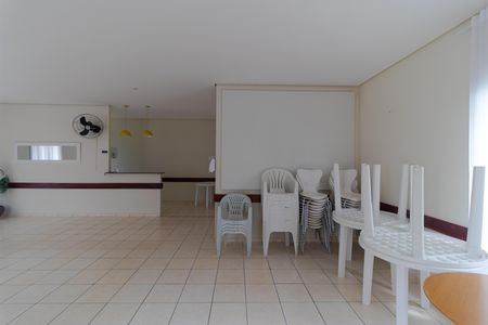 Apartamento para alugar com 49m², 2 quartos e 1 vaga Apartamento para alugar com 49m², 2 quartos e 1 vagaÁrea comum - Salão de festas