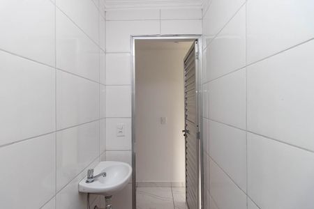 Banheiro de apartamento para alugar com 1 quarto, 35m² em Parque Edu Chaves, São Paulo