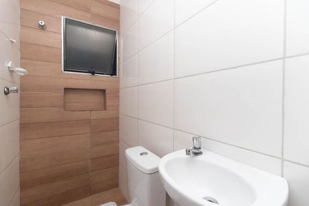 Banheiro de apartamento para alugar com 1 quarto, 35m² em Parque Edu Chaves, São Paulo