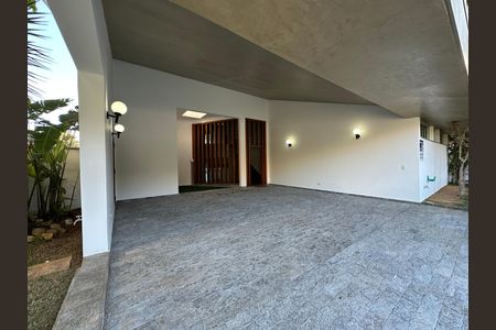 Casa de condomínio para alugar com 520m², 4 quartos e 4 vagasFachada
