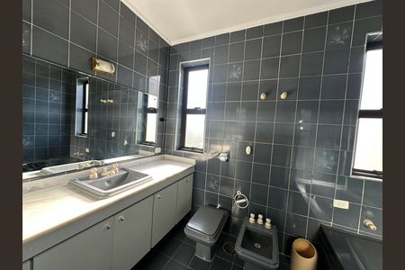 Casa de condomínio para alugar com 520m², 4 quartos e 4 vagasBanheiro da Suíte 2