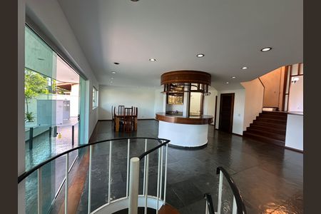 Casa de condomínio para alugar com 520m², 4 quartos e 4 vagasSala