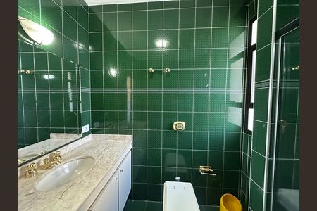 Casa de condomínio para alugar com 520m², 4 quartos e 4 vagasBanheiro da Suíte 3