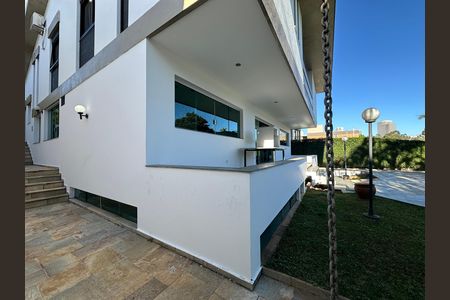 Casa de condomínio para alugar com 520m², 4 quartos e 4 vagasQuintal