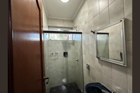 Banheiro de serviço de casa de condomínio para alugar com 4 quartos, 520m² em Jardim Paulista, Barueri