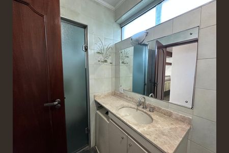 Casa de condomínio para alugar com 520m², 4 quartos e 4 vagasBanheiro Social