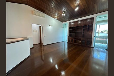 Casa de condomínio para alugar com 520m², 4 quartos e 4 vagasSala íntima 